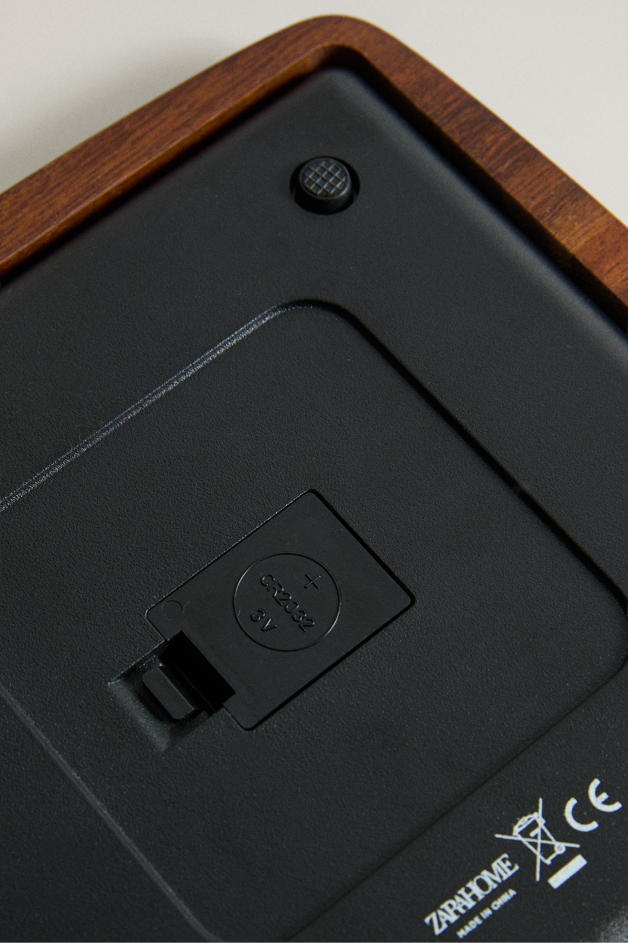 WOODEN KITCHEN SCALE