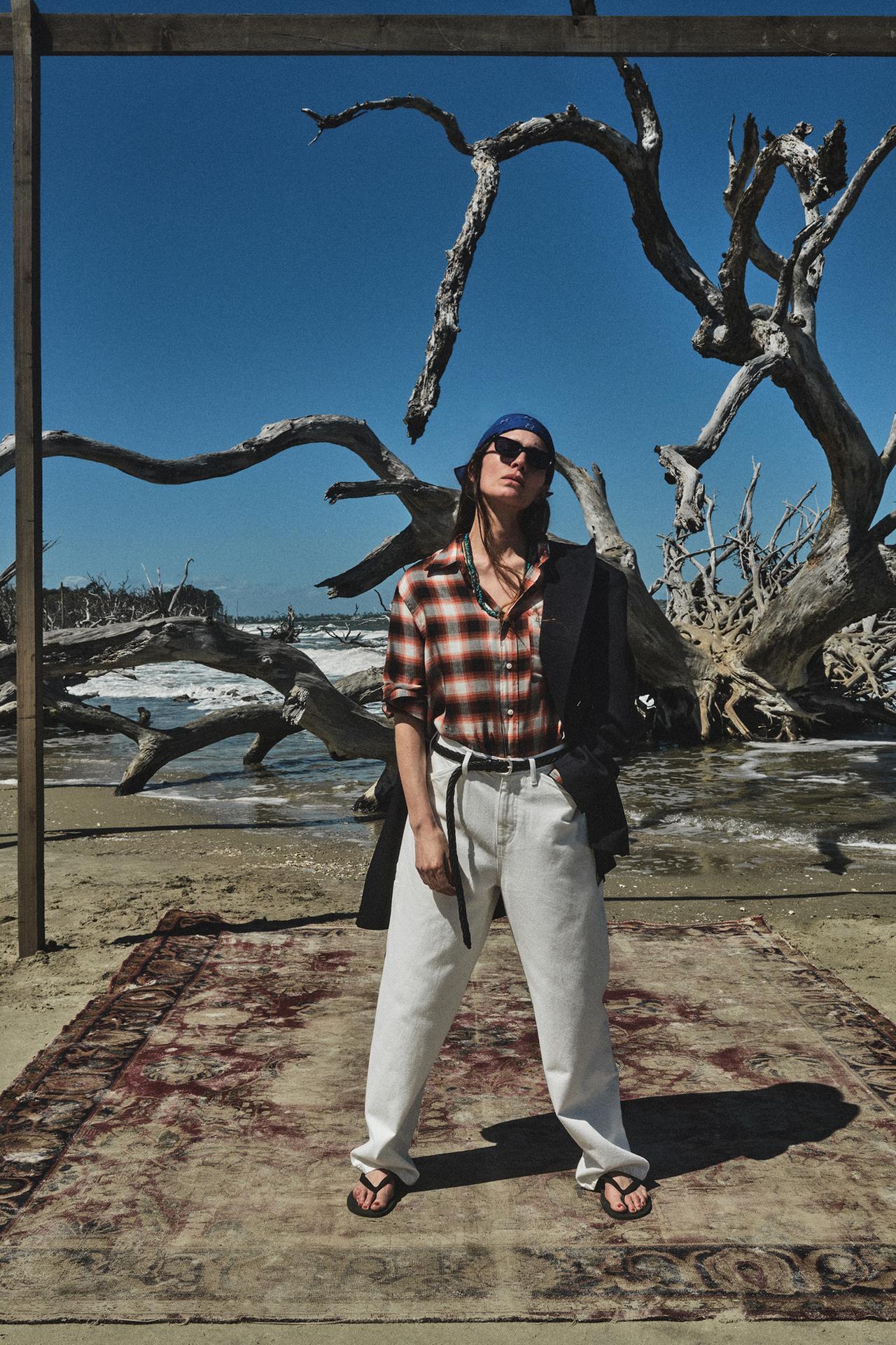 Брюки в стиле карго с карманами AARON LEVINE X ZARA + Овальные солнцезащитные очки AARON LEVINE X ZARA + Кожаный плетёный ремень AARON LEVINE X ZARA