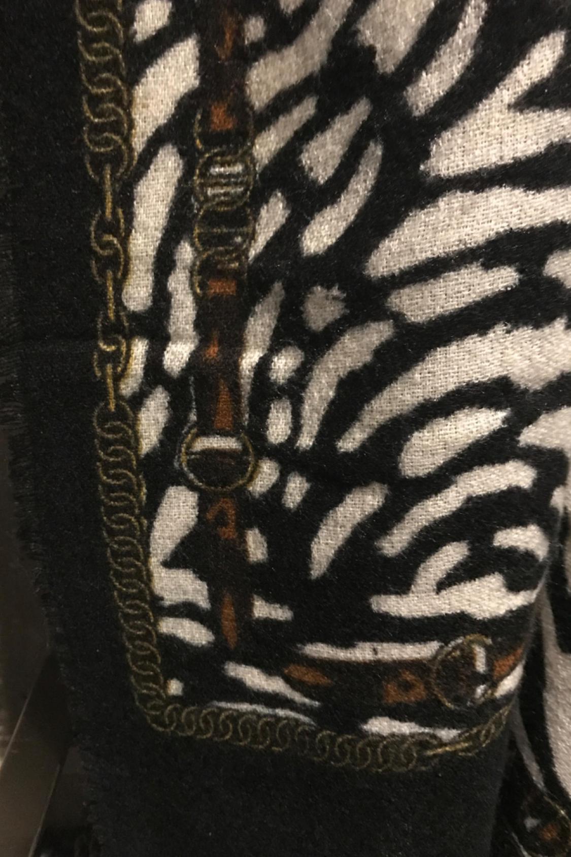 BUFANDA ESTAMPADO ANIMAL - Image 3