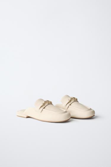 MULE DETALLE METÁLICO - Blanco Crudo de Zara