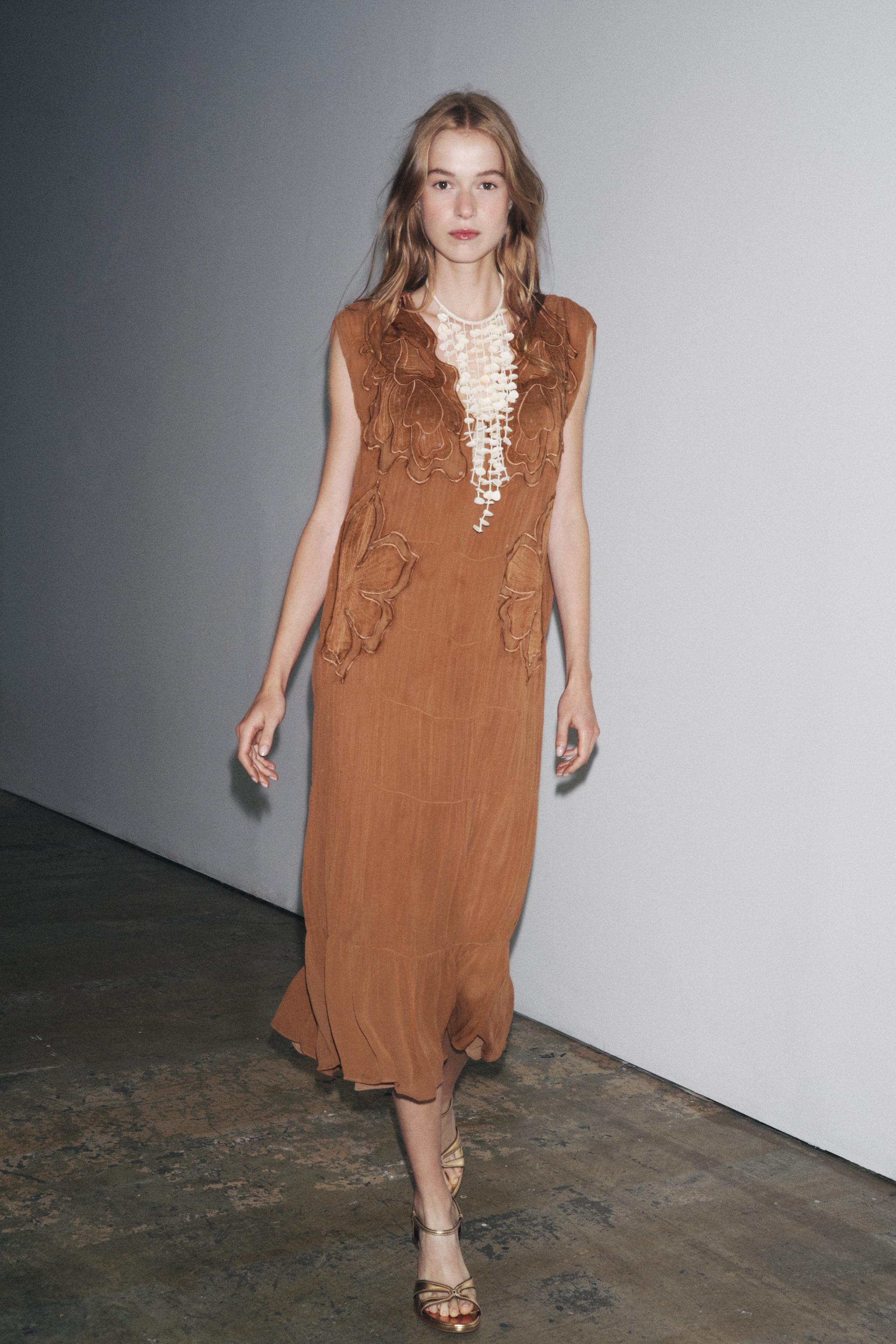 ROBE PLIS BRODÉE ZW COLLECTION