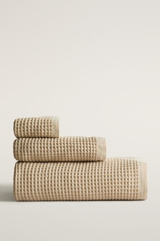 COTTON WAFFLE BATH TOWEL - Sand by Zara - Image 0