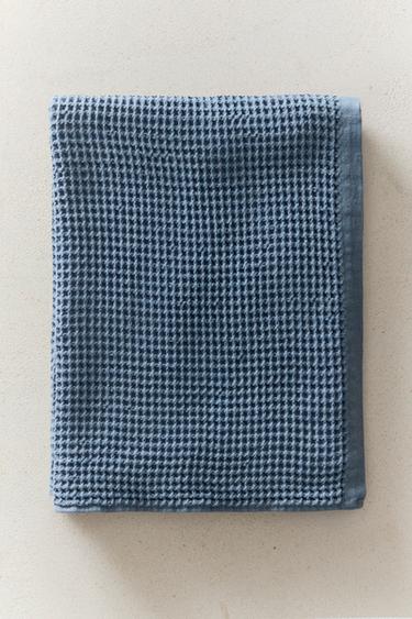 WAFFLE-TEXTURE COTTON BATH TOWEL — Dusty blue 1