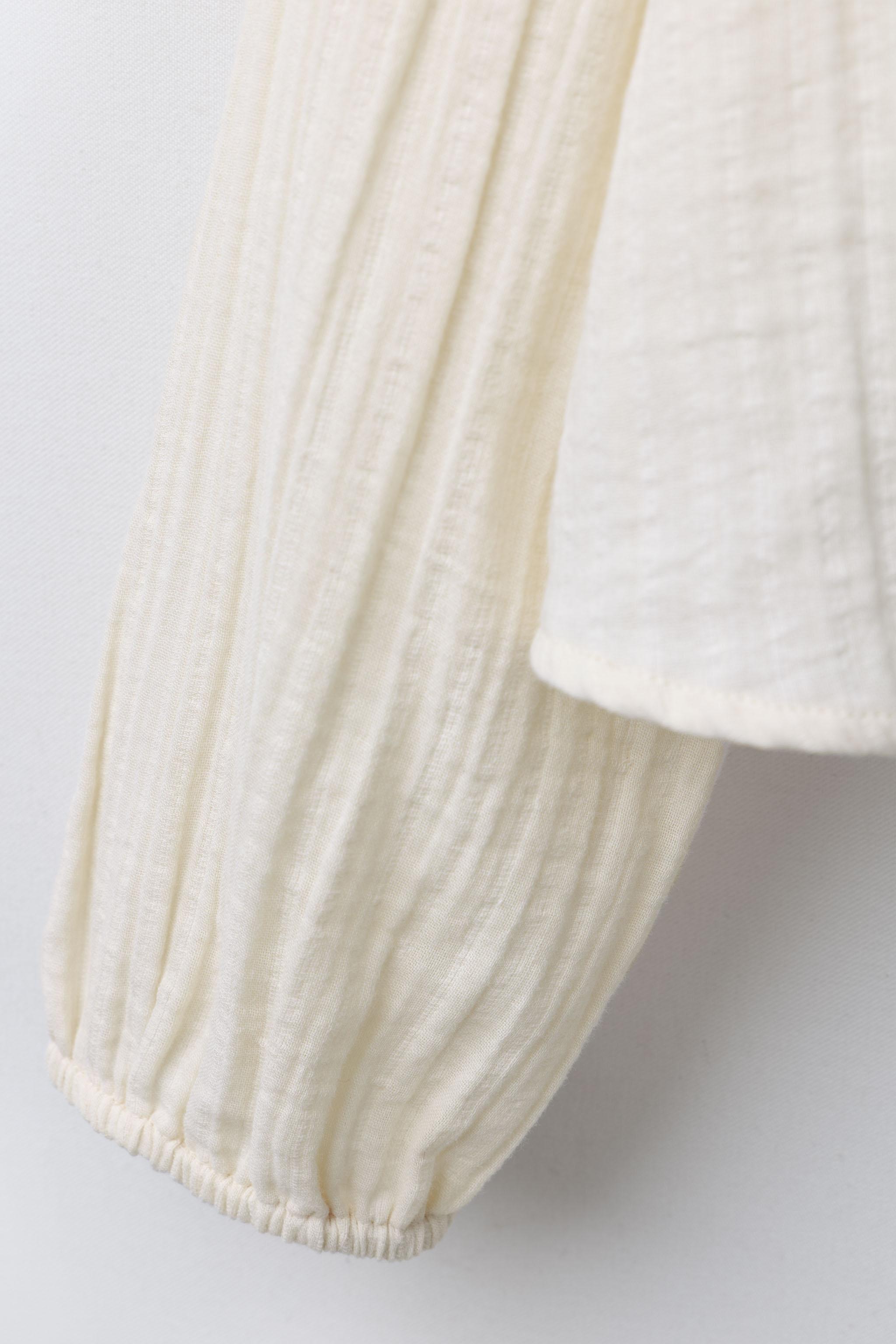 EMBROIDERED PETER PAN COLLAR SHIRT