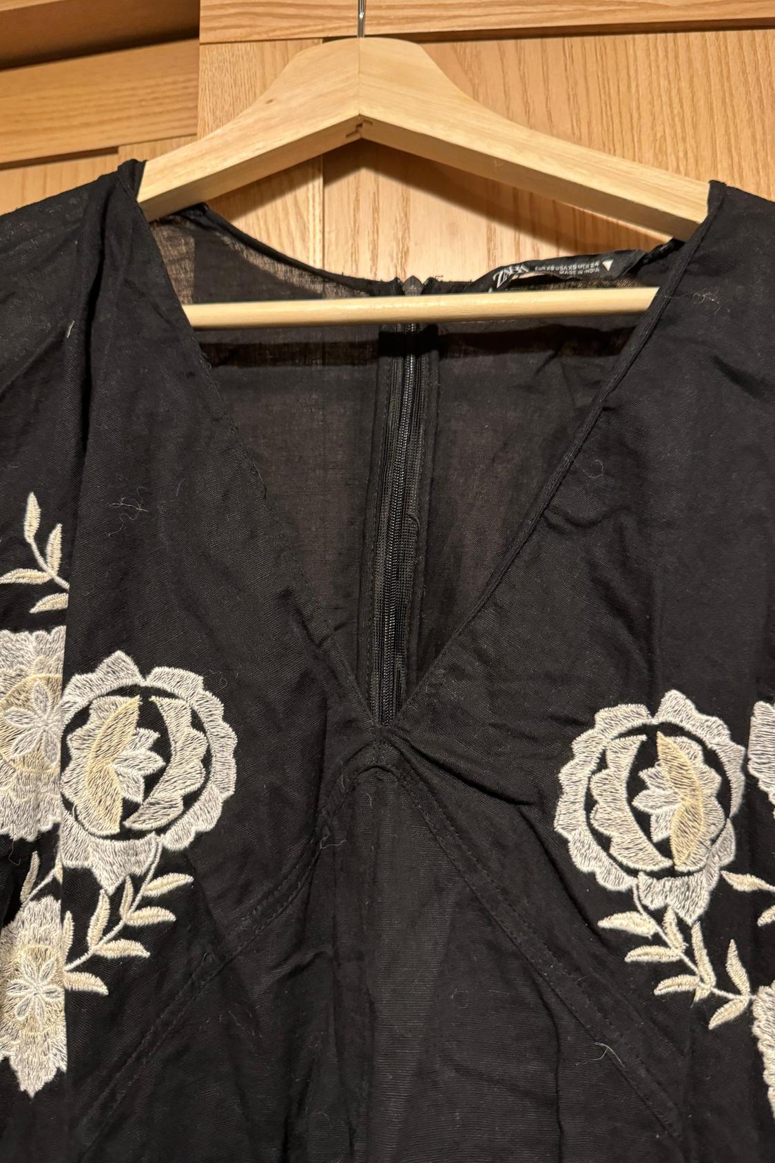 LINEN BLEND PLAYSUIT WITH EMBROIDERY - Image 2