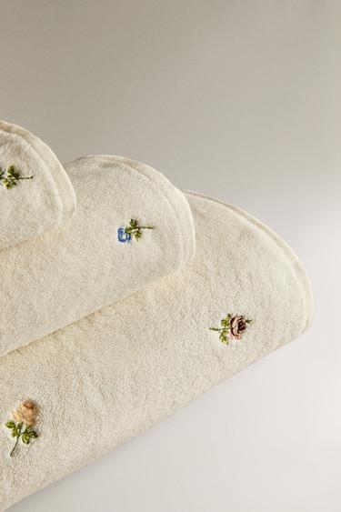 BATH TOWEL WITH FLORAL EMBROIDERY - Ivory by Zara - Image 1