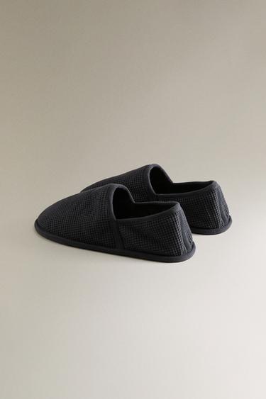 BABOUCHES TEXTURE - Bleu marine de Zara - Image 3