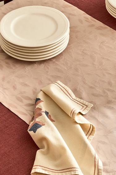 JACQUARD VEGETABLE TABLE RUNNER - Pink by Zara
