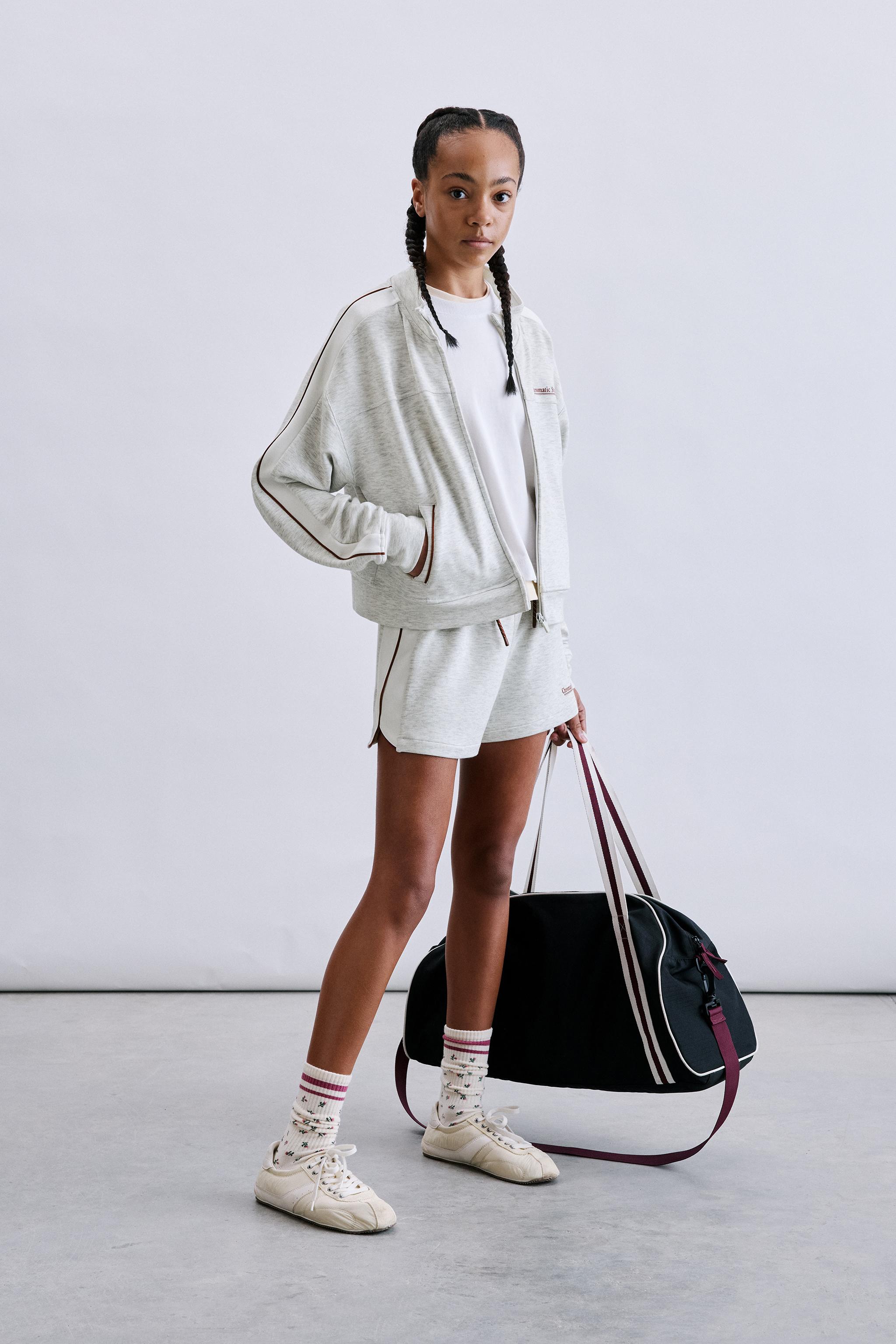 SPORTY ZIP SWEATSHIRT