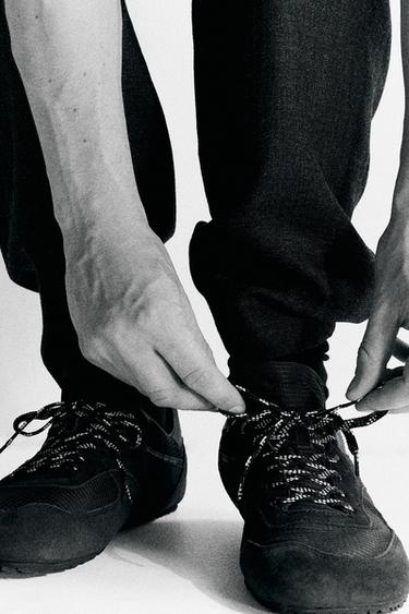 ZAPATILLA BAREFOOT DETALLES PIEL - Negro de Zara