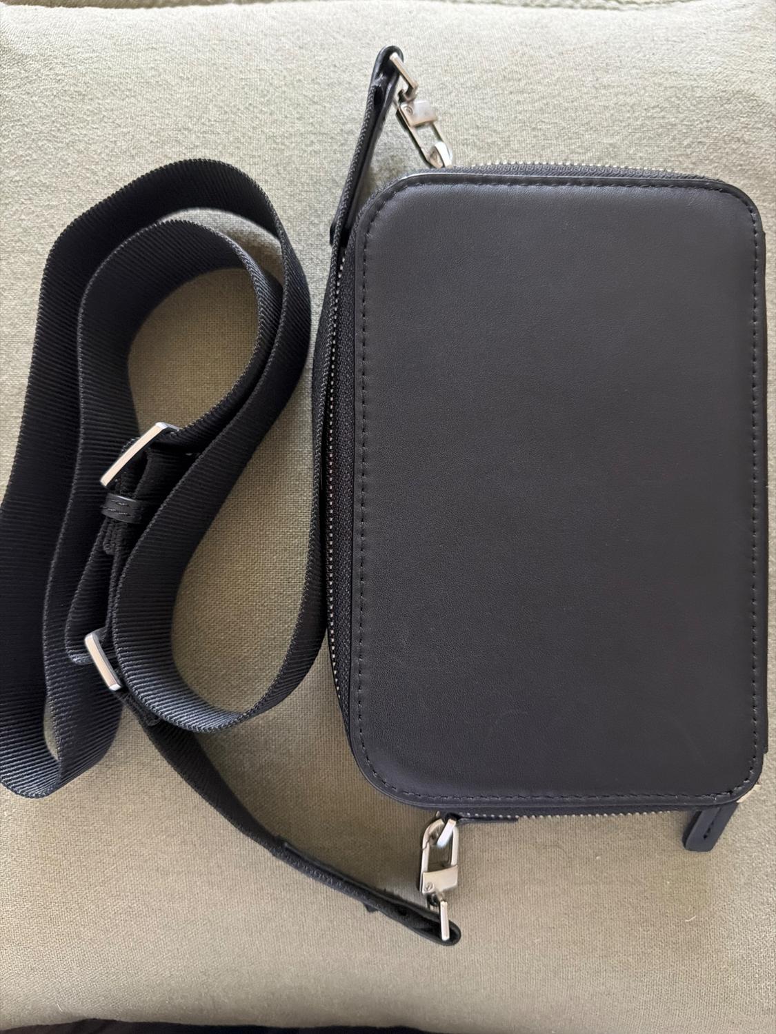 LEATHER CROSSBODY BAG