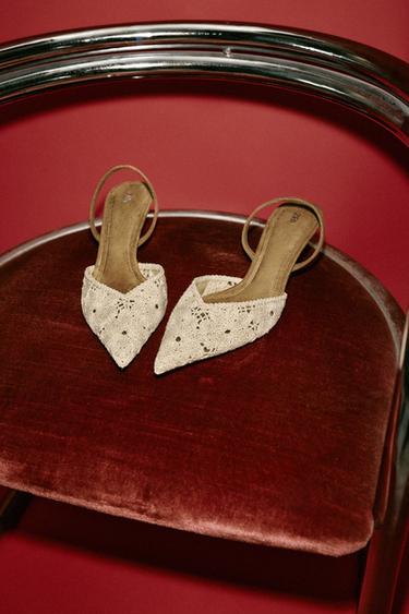 حذاء مطرز بكعب - أبيض صدفي الخاص بـ Zara - صورة 0