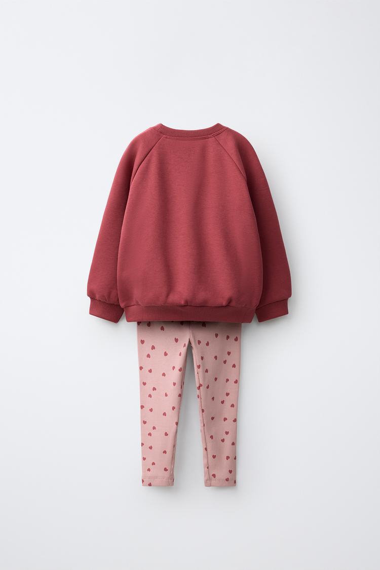 Conjunto de sudadera acanalada con estampado de corazón y leggins 2