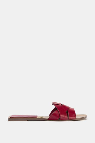 SANDALES PLATES EN CUIR CROISÉES - Bordeaux de Zara