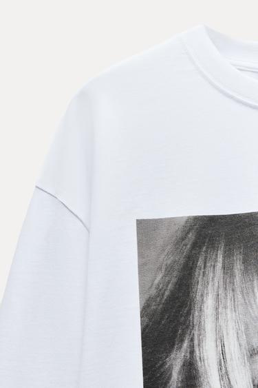 CLAUDIA SCHIFFER T-SHIRT – FOTOĞRAF: JAN WELTERS, LİSANSLAYAN: TRUNK ARCHIVE_4