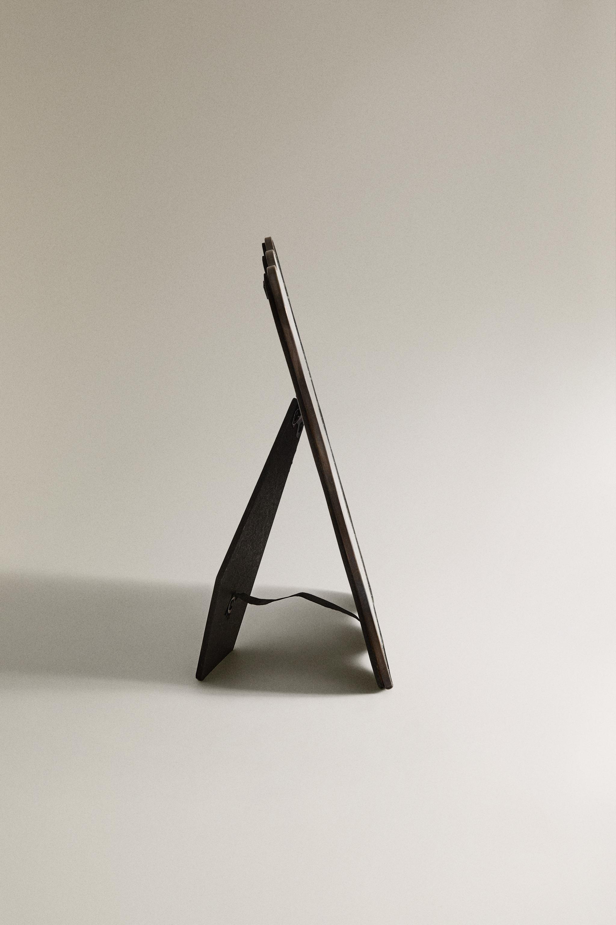 METAL WAVY PICTURE FRAME — Black