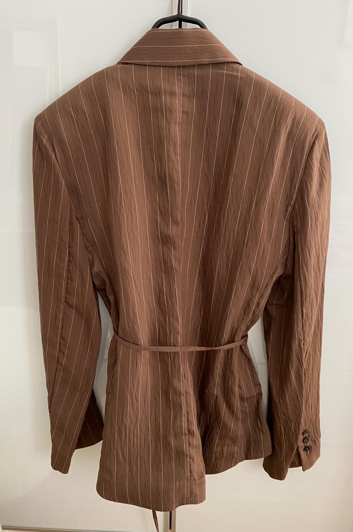 STRIPED SHOULDER PAD BLAZER WITH THIN BELT - Image 3