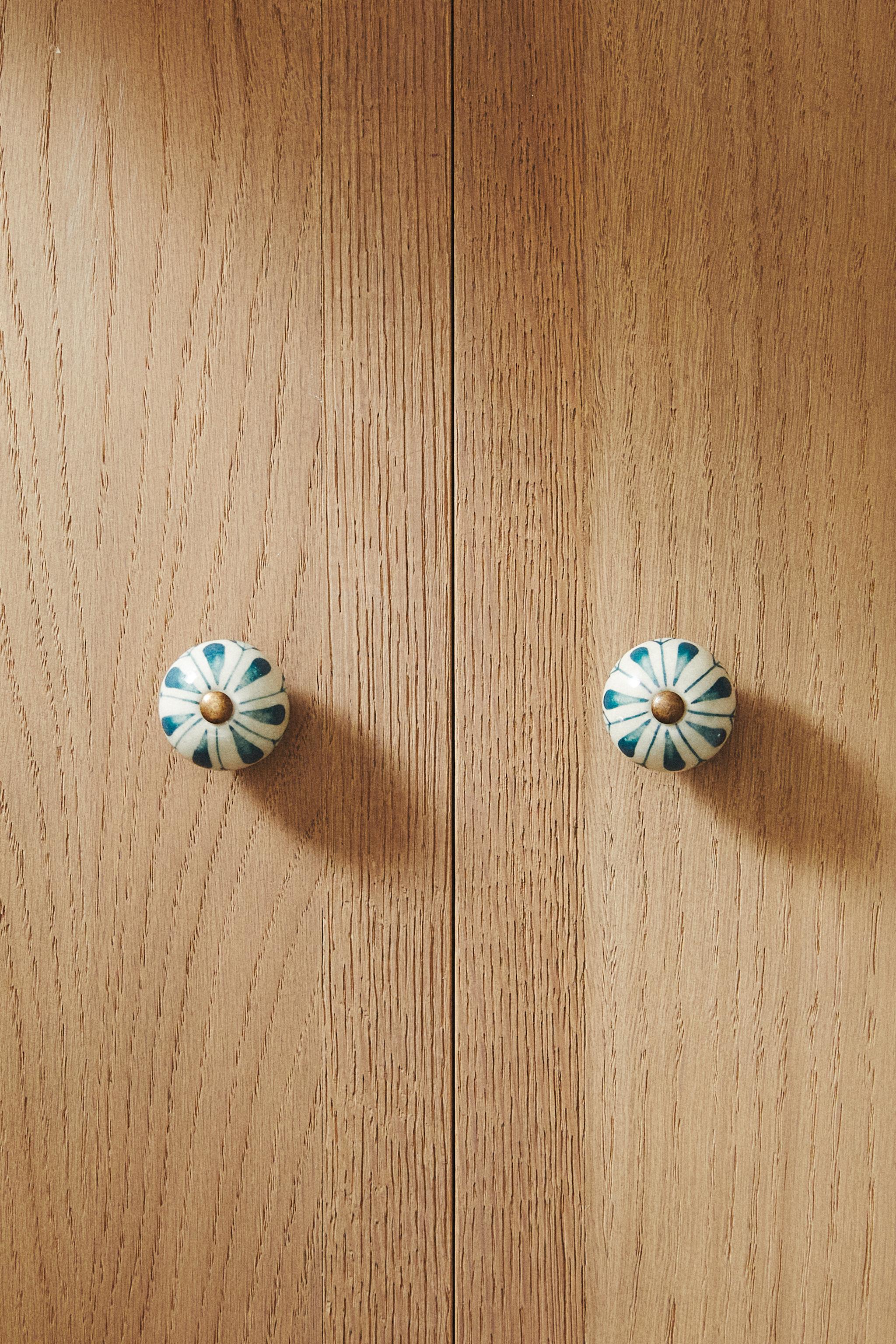 SET OF CERAMIC FLOWER KNOBS (SET OF 2
