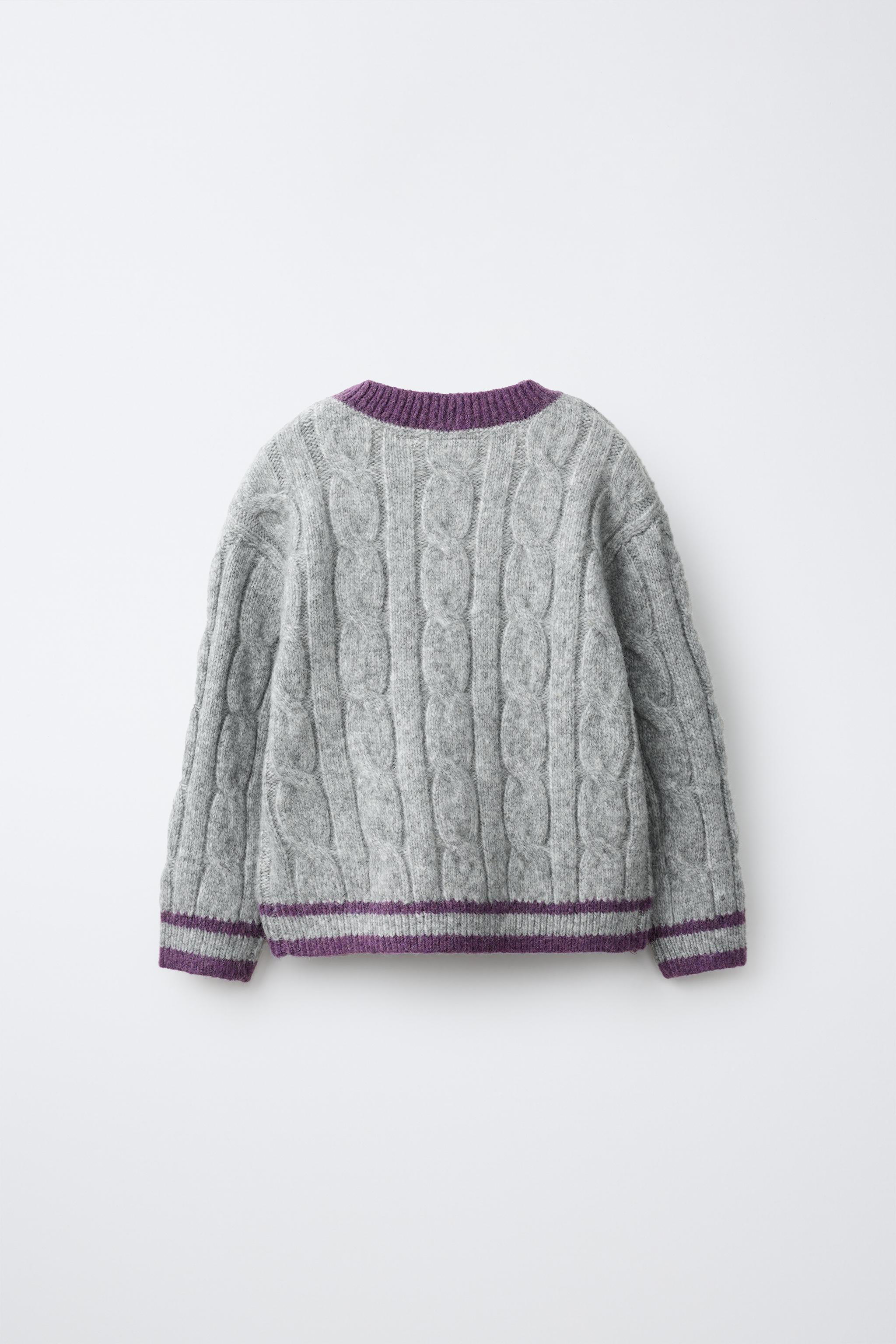 PULL EN MAILLE À TORSADES OURSON BRODÉ