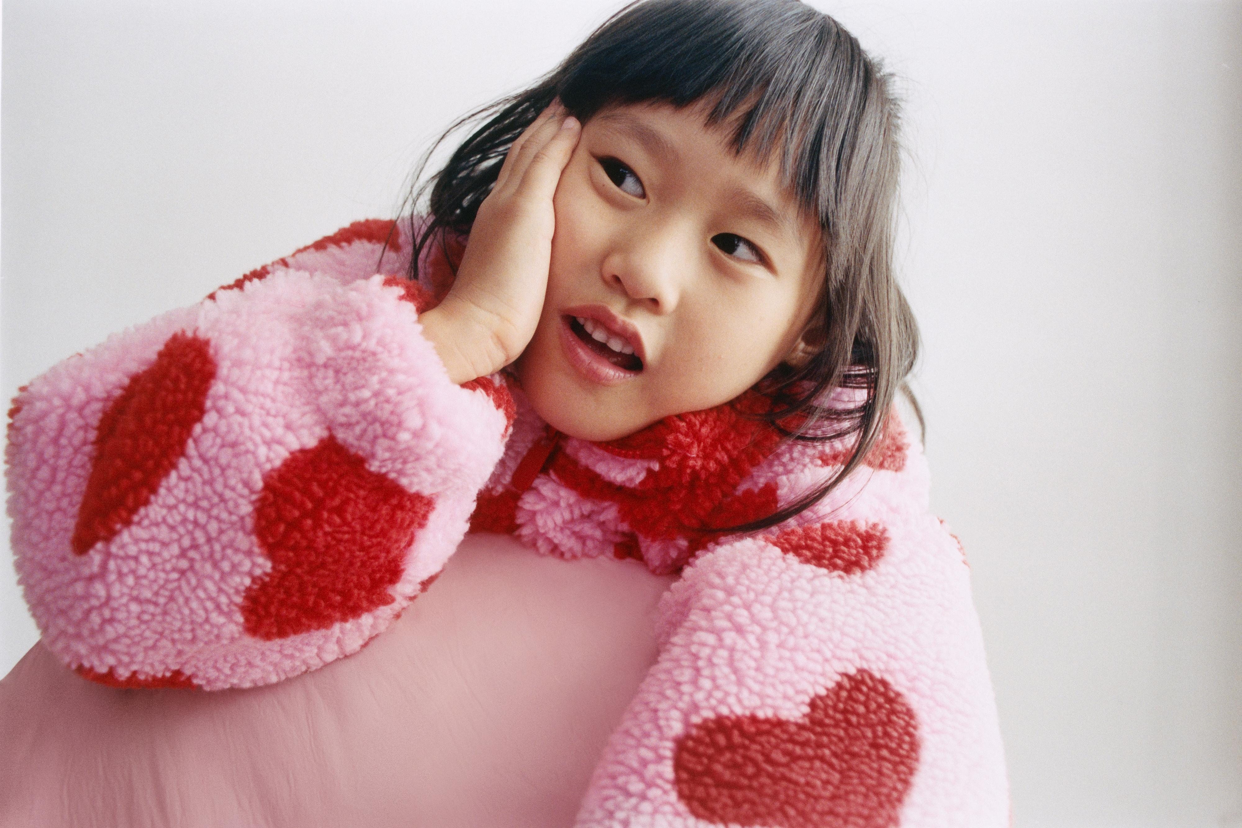 HEART PRINT FAUX SHEARLING JACKET — Pink
