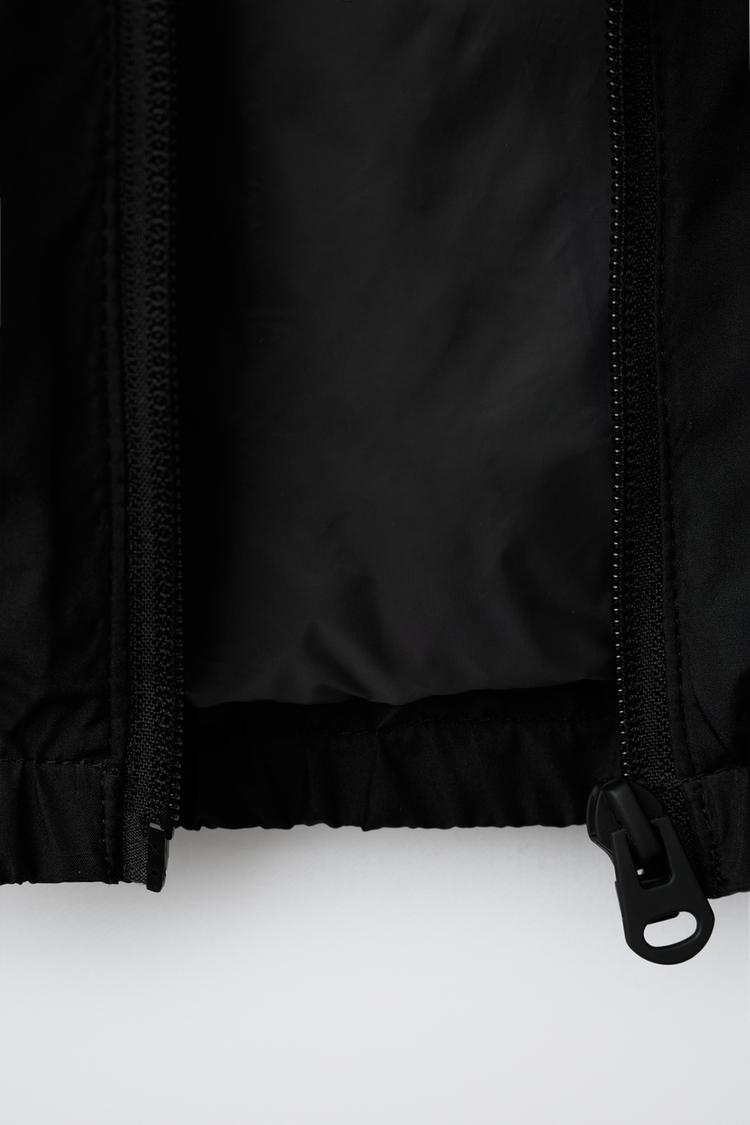 Impermeable técnico repelente al agua 5