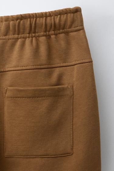PANTALON EN MOLLETON STRAIGHT ÉTIQUETTE - Ocre de Zara - Image 3
