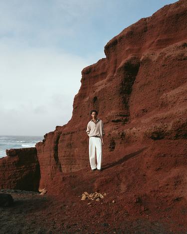 إطلالة - رملي فاتح الخاص بـ Zara