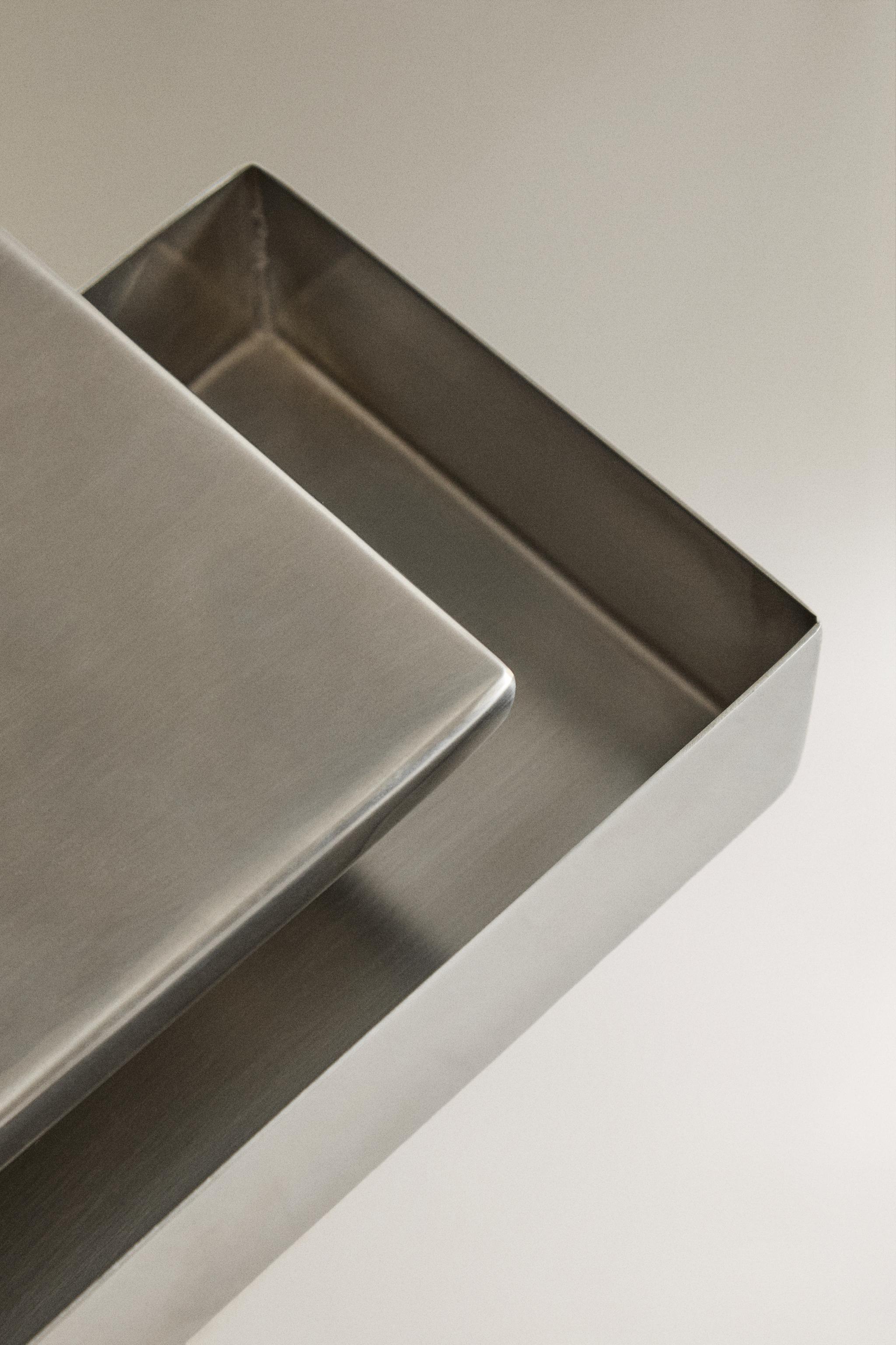 METAL BOX WITH STONE — Dark silver