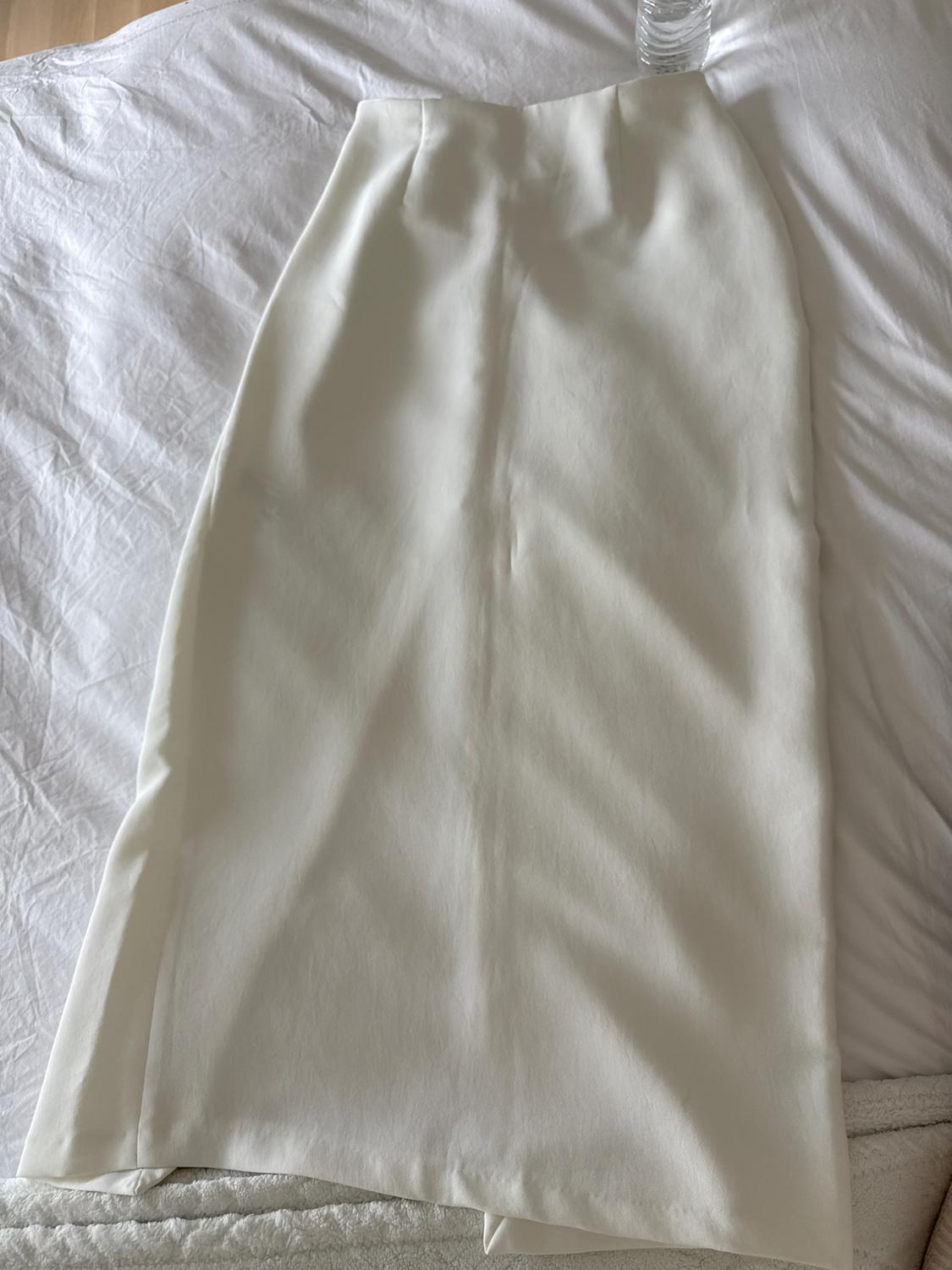 MIDI SKIRT WITH SLIT - Image 3
