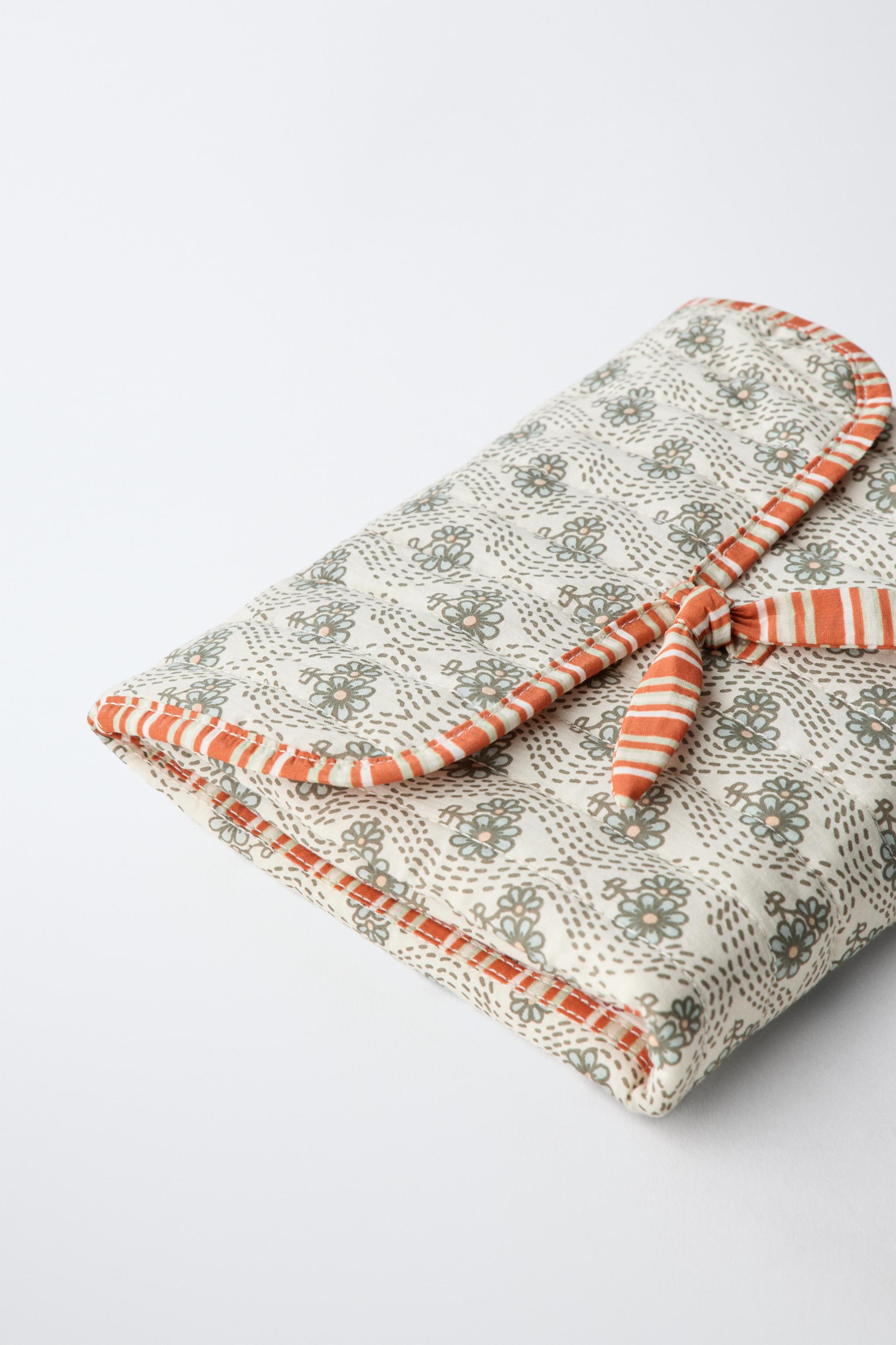 FLORAL MATERNITY CHANGING PAD