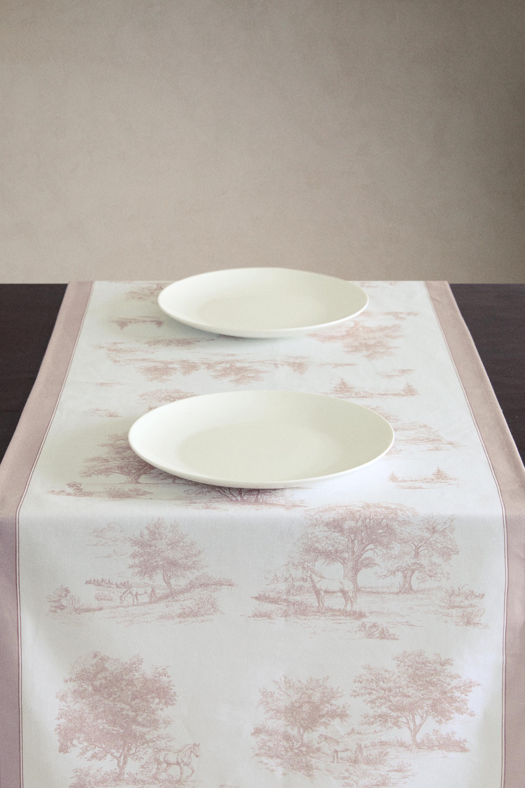 TOILE DE JOUY TABLE RUNNER — Pink