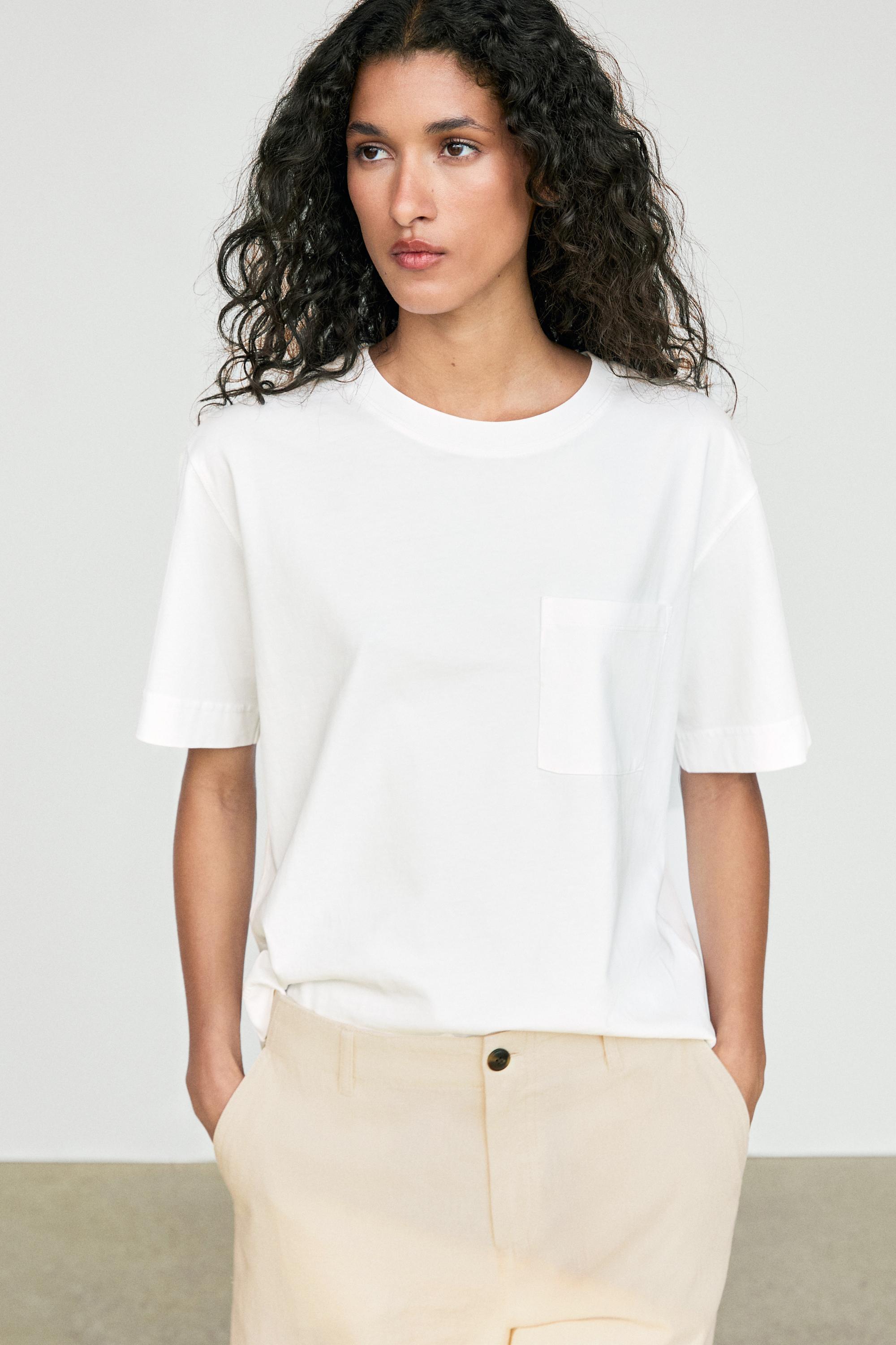 Short sleeve T-shirt with pocket detail — Oyster-white