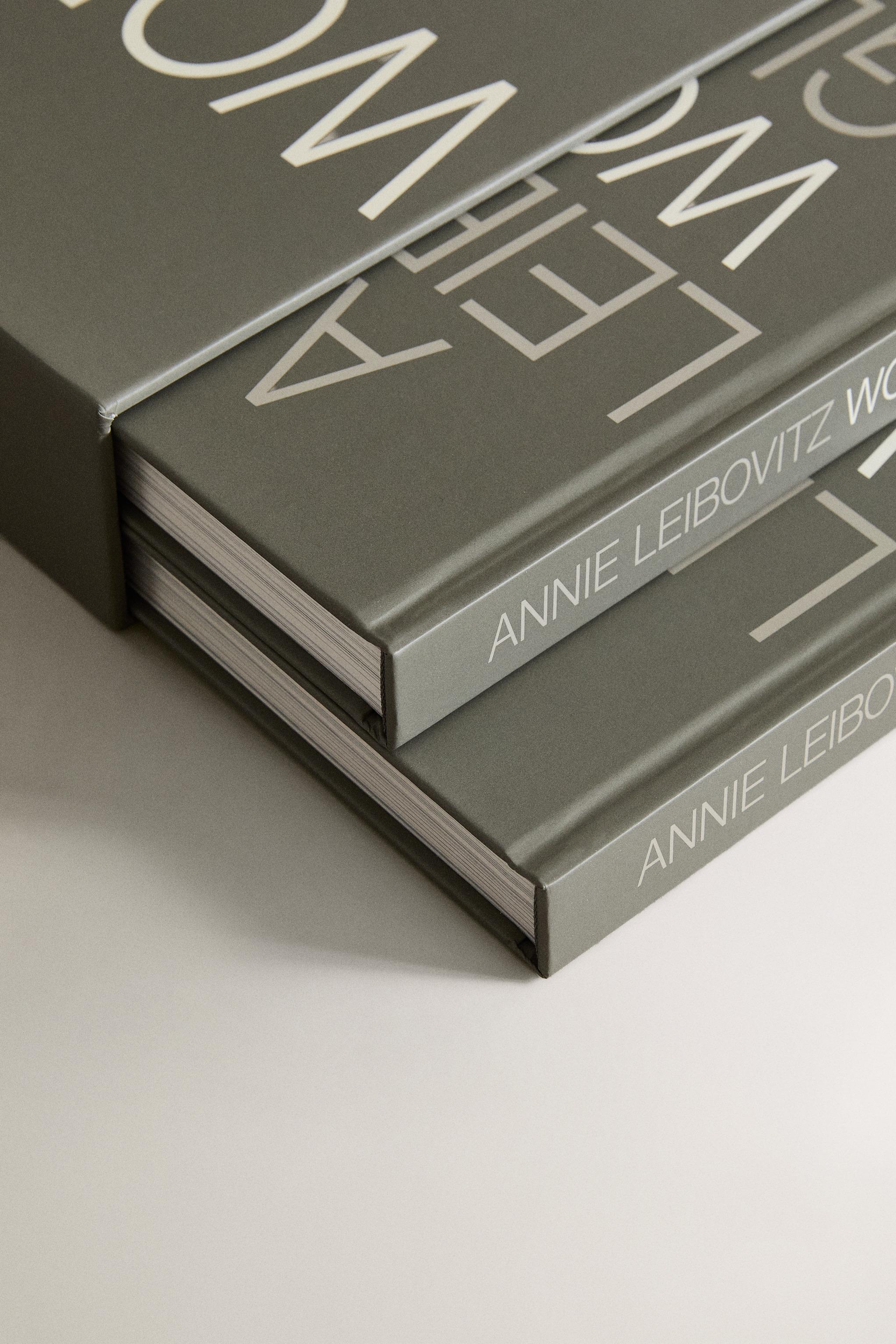 WOMEN ANNIE LEIBOVITZ BOOK (ENGLISH) — Grey