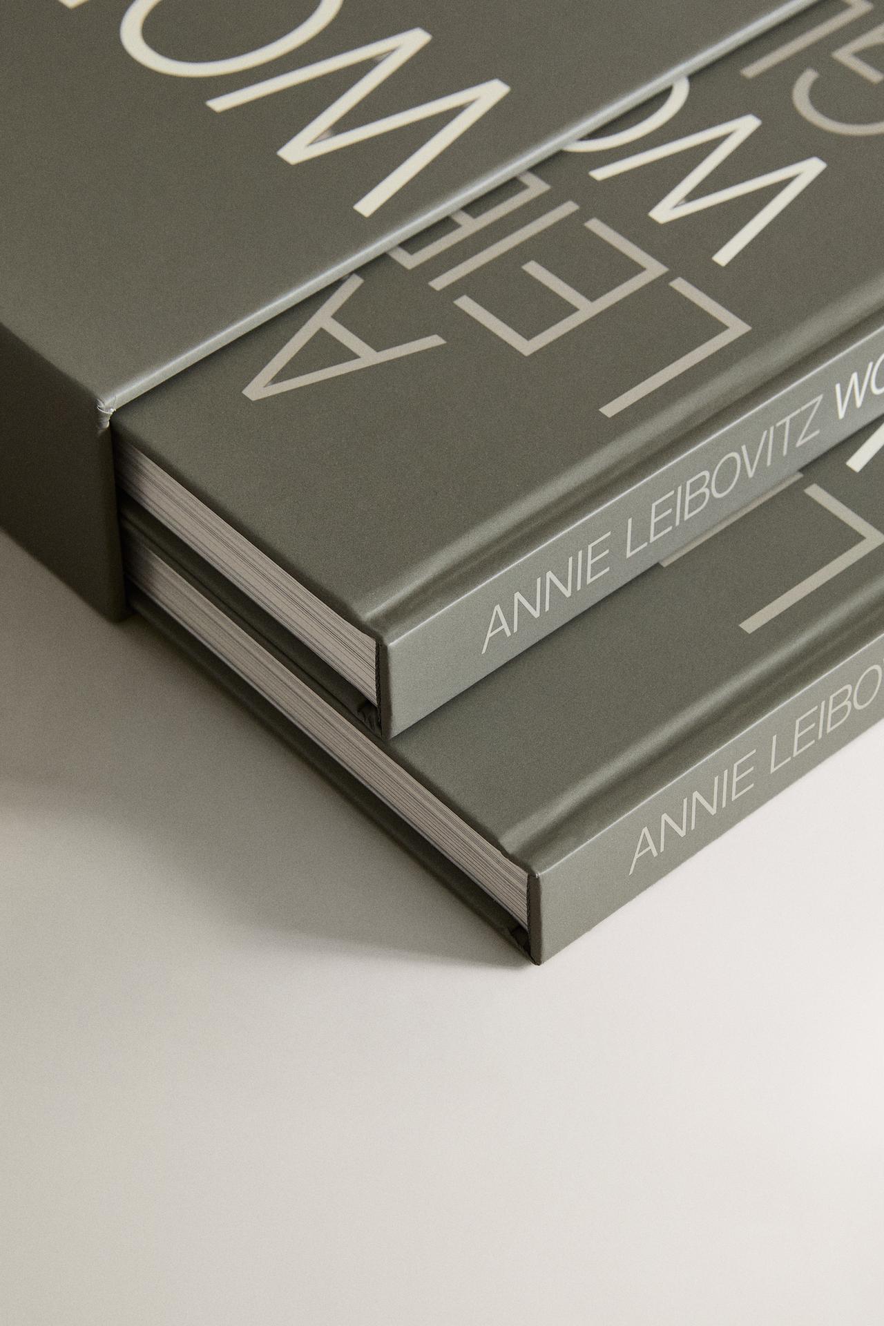 WOMEN ANNIE LEIBOVITZ BOOK (ENGLISH) — Grey