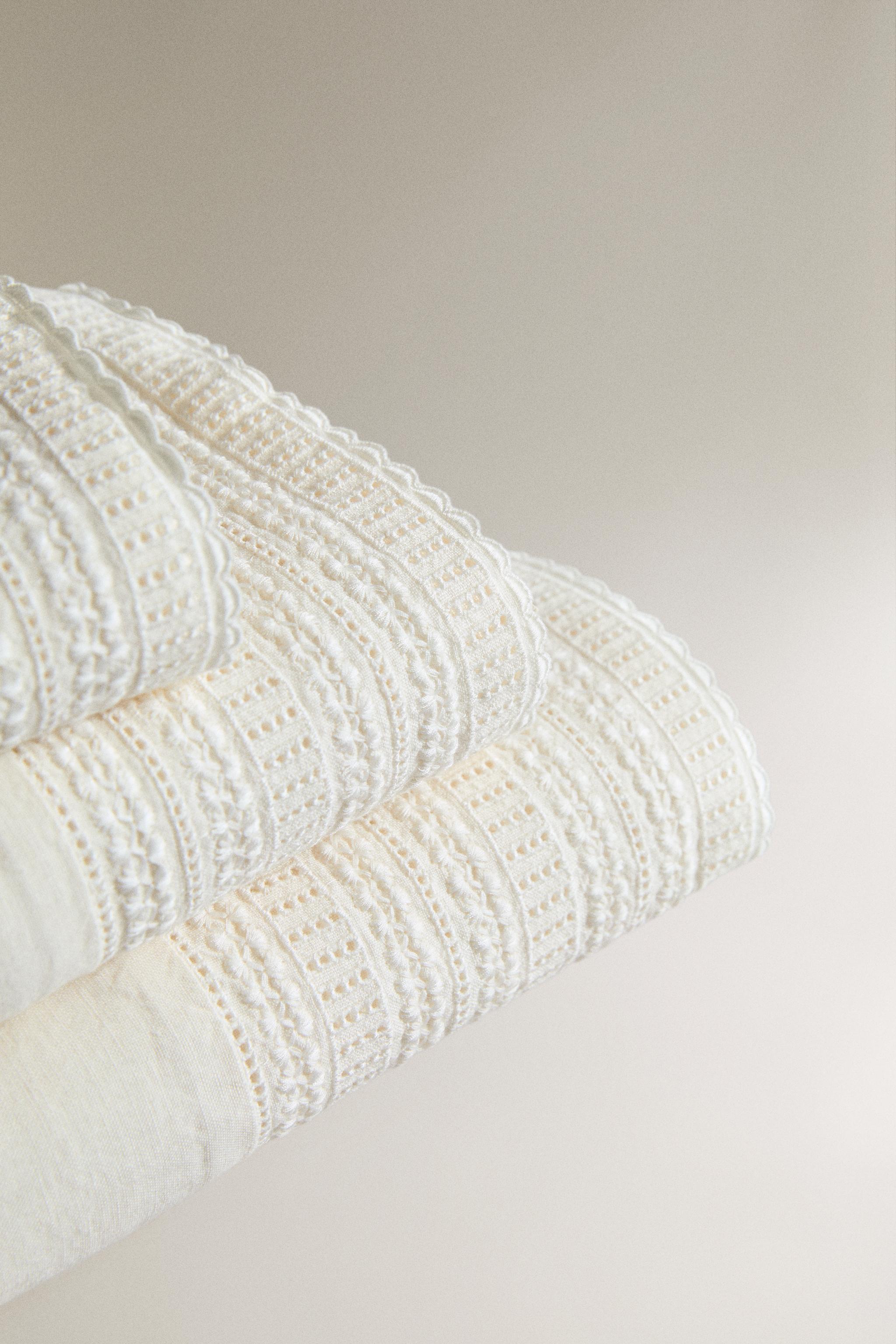 EMBROIDERED LINEN BORDER TOWEL — Ivory