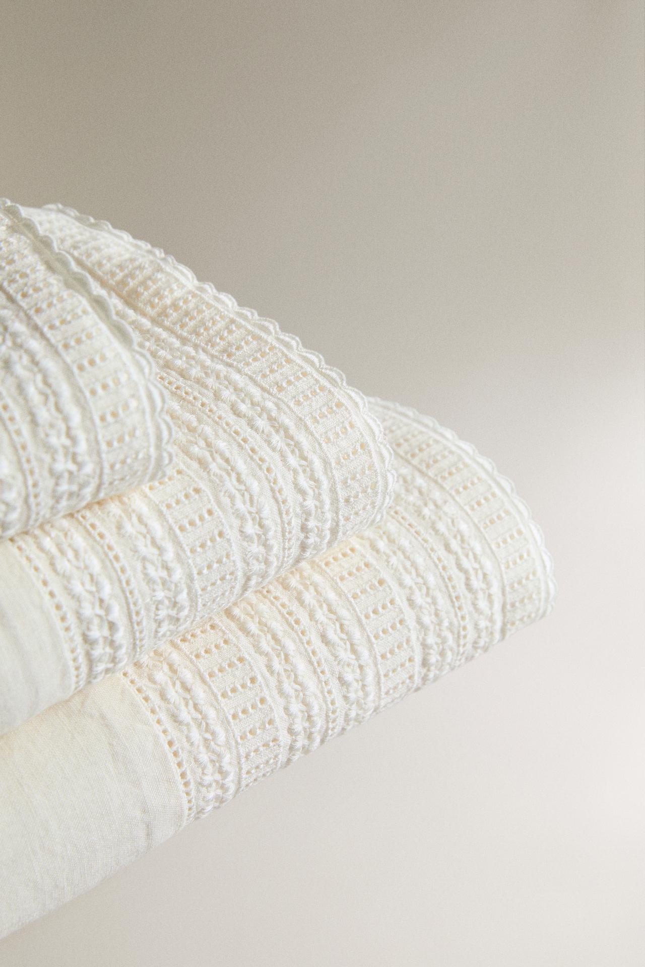 EMBROIDERED LINEN BORDER TOWEL — Ivory
