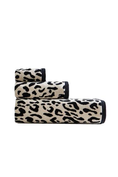 ANIMAL PRINT VELOUR BATH TOWEL - Sand / Black by Zara