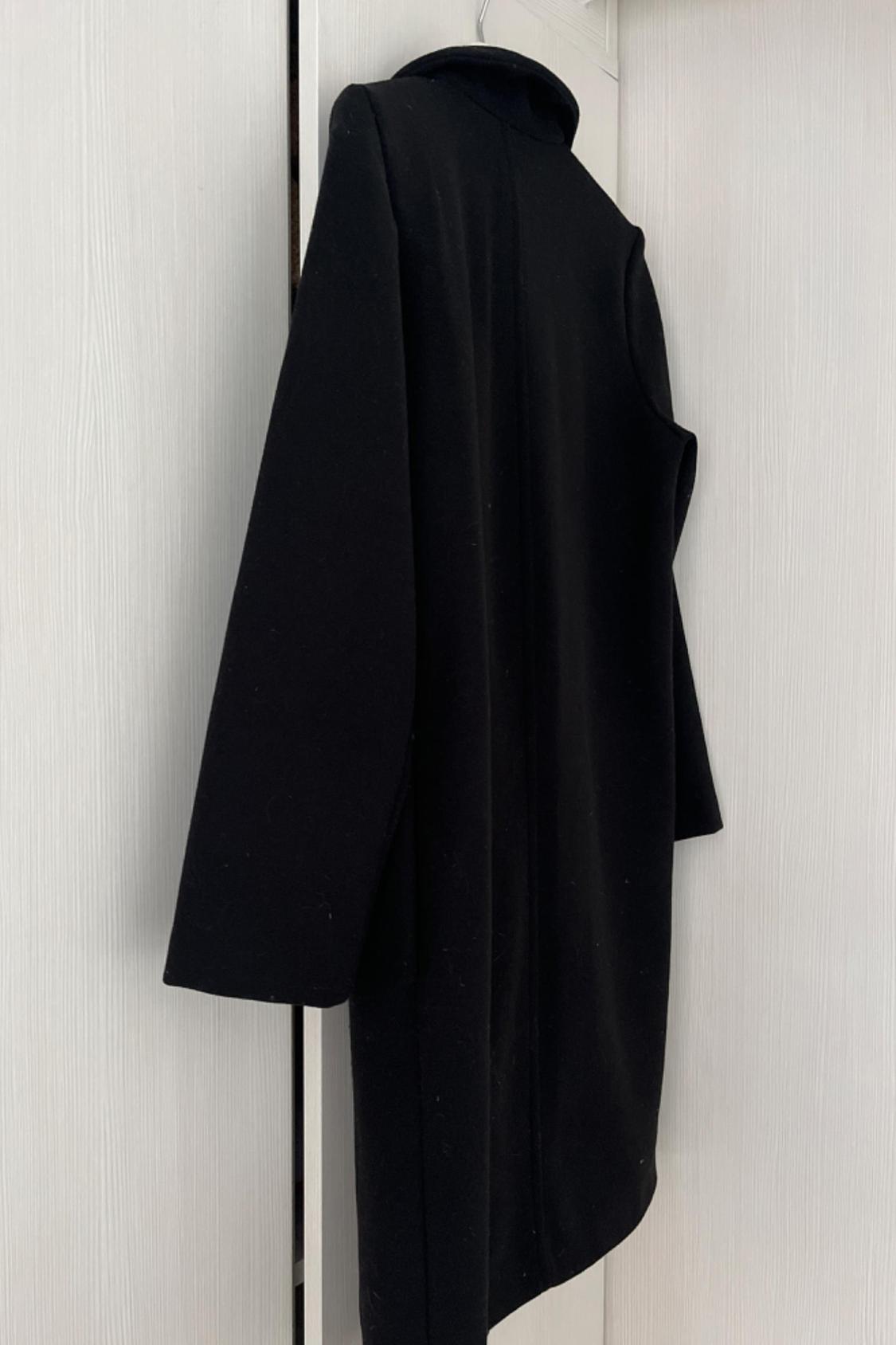 BLACK COAT - Image 3