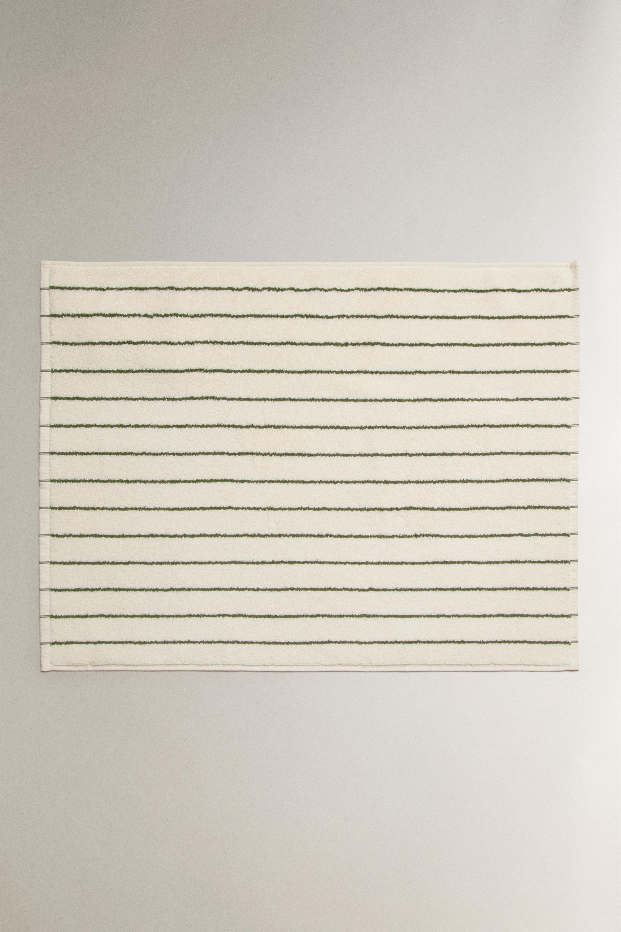 CONTRAST STRIPED BATH MAT