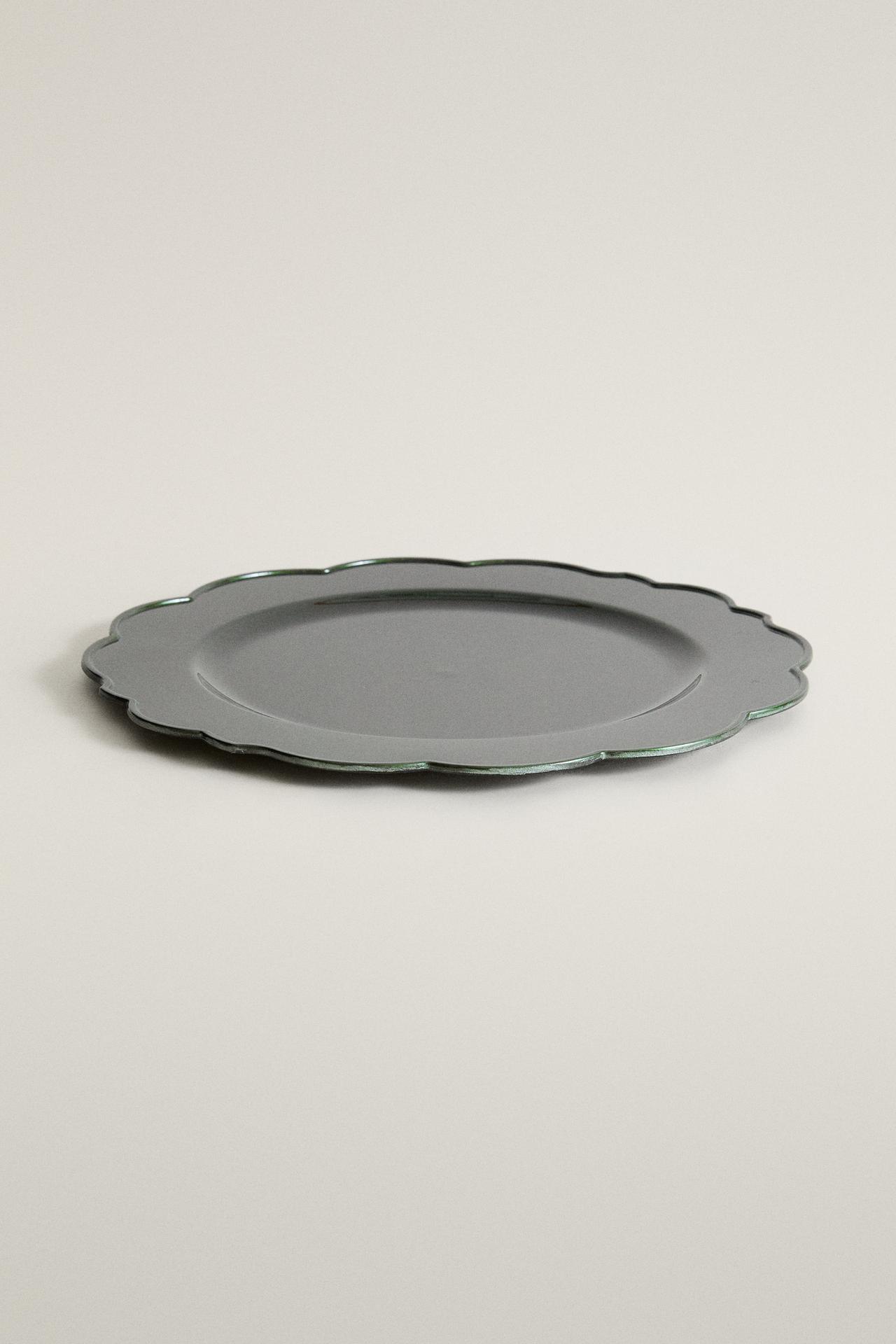 CHRISTMAS SOLID-COLOR WAVY SERVICE PLATE — Green