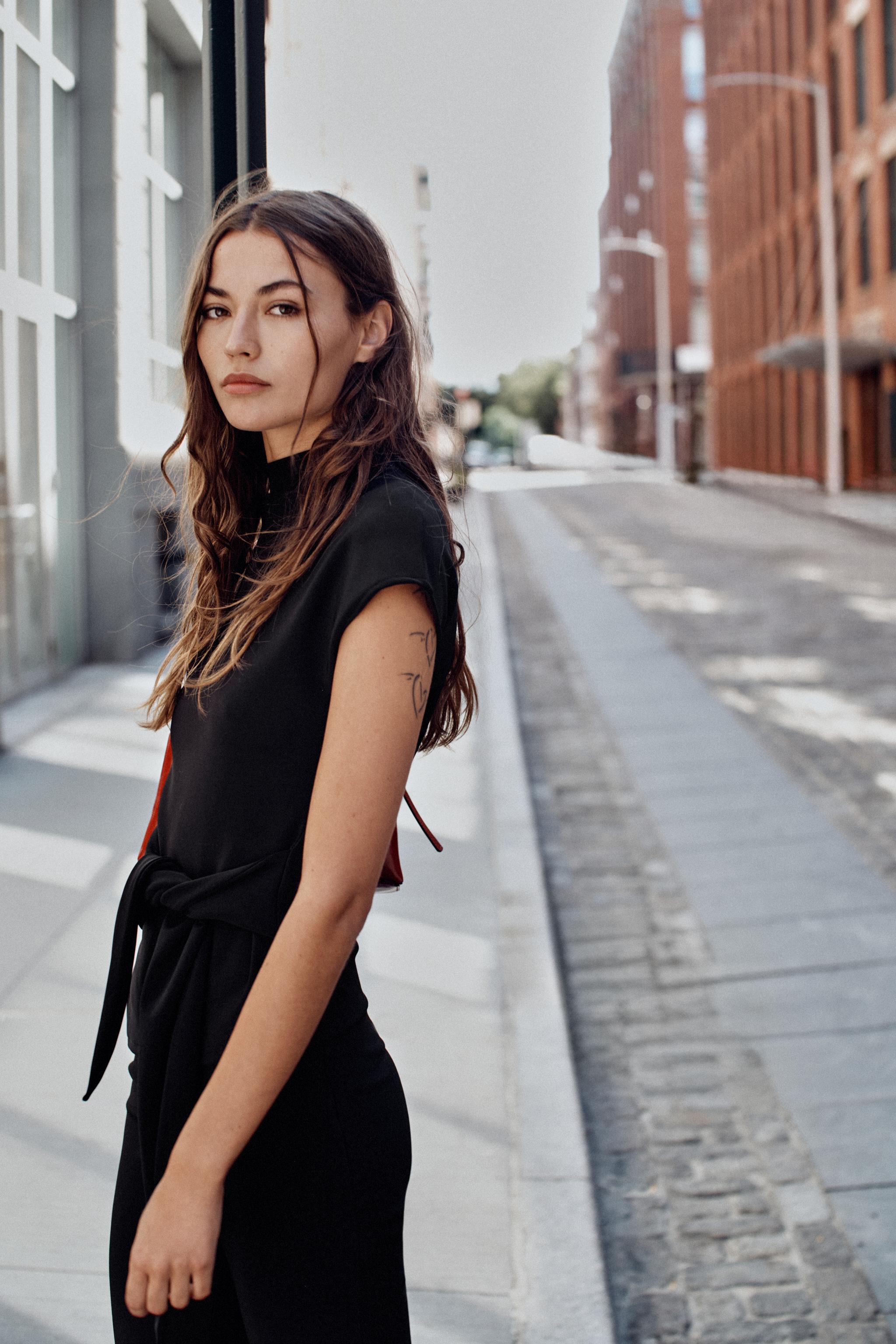 Zara DRAPELİ KUŞAKLI TOP görsel 6