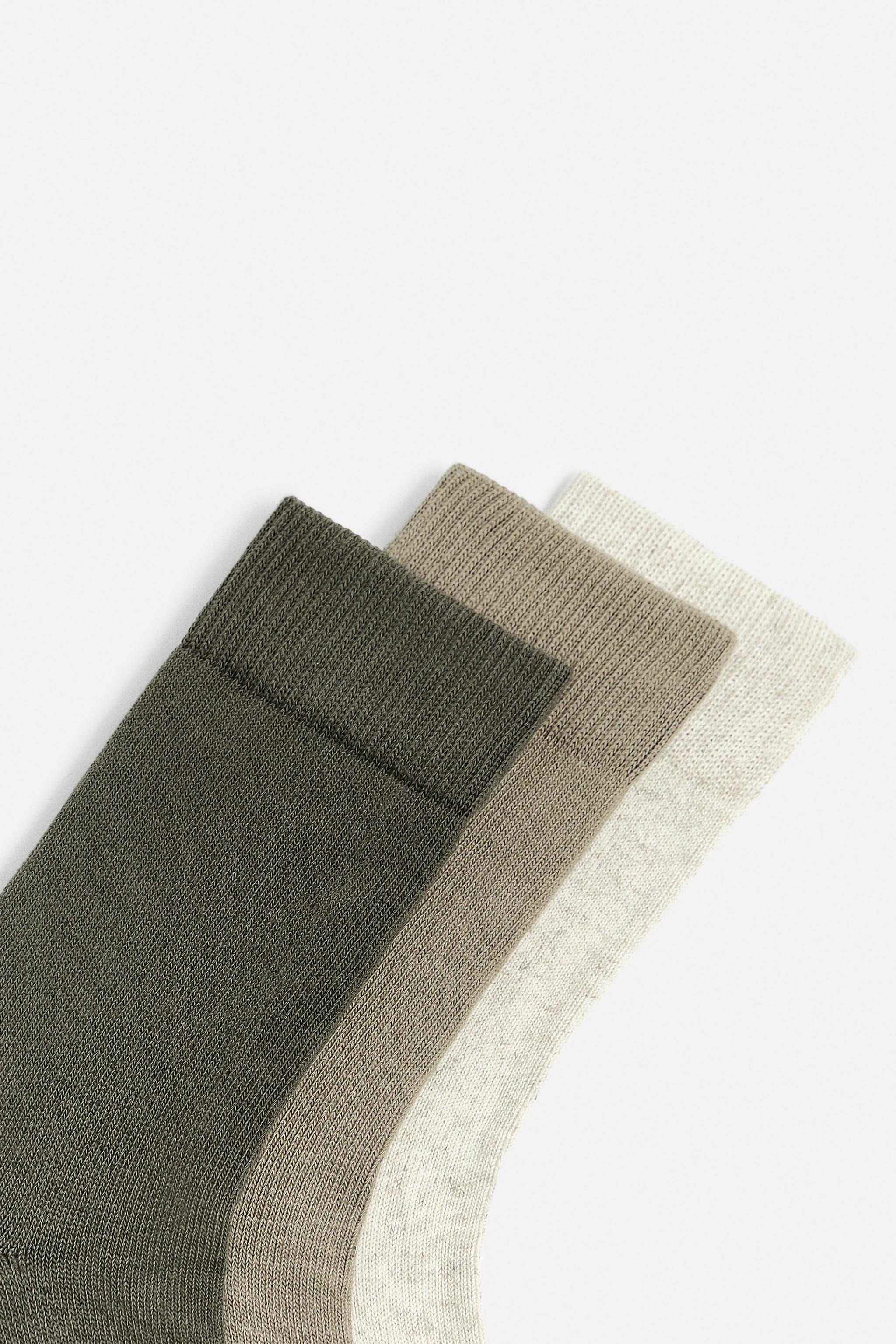 3-PACK OF MATCHING SOCKS