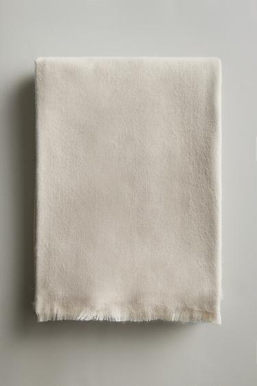 COUVERTURE LÉGÈRE À FRANGES - Écru de Zara - Image 4