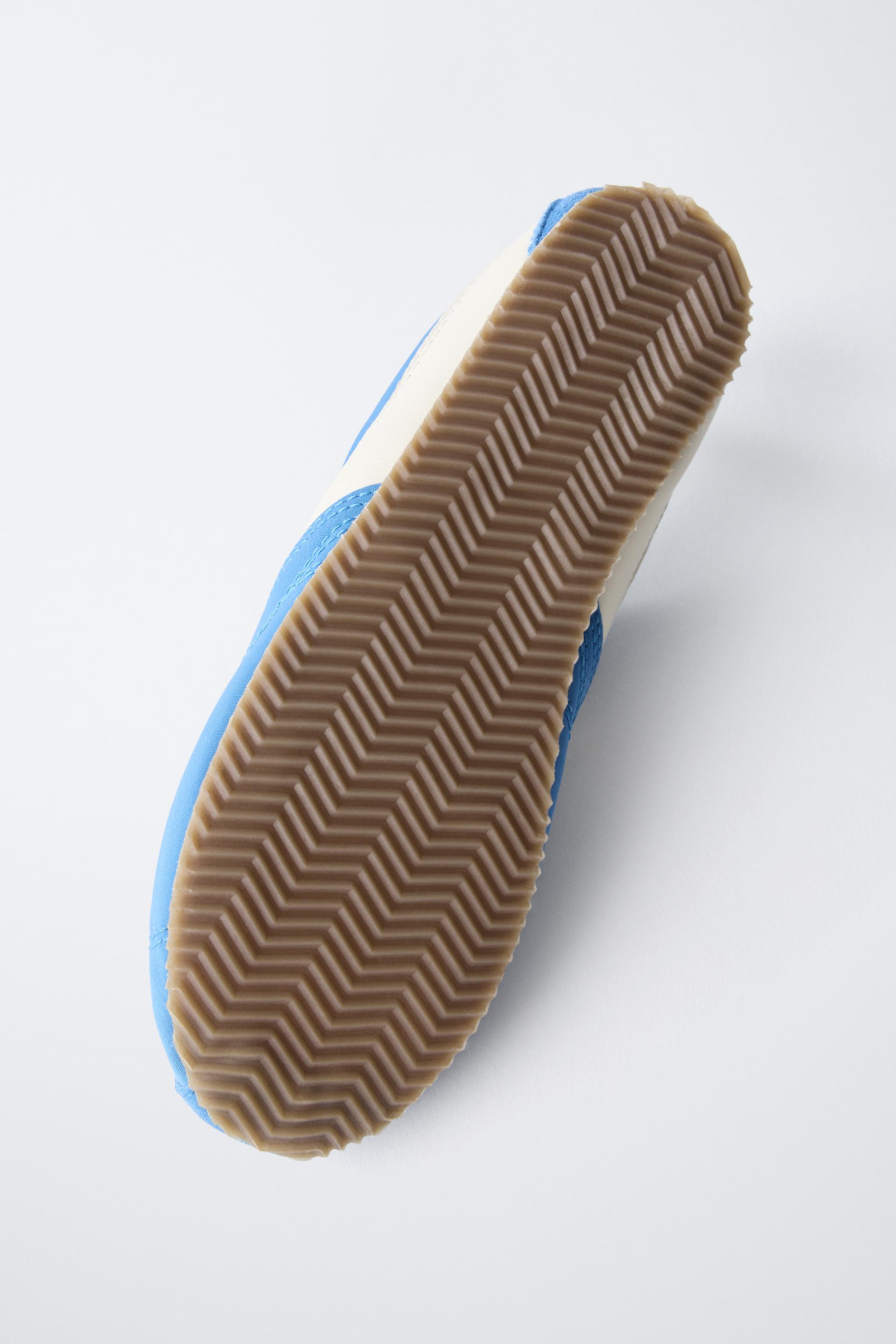 PENN © SNEAKERS