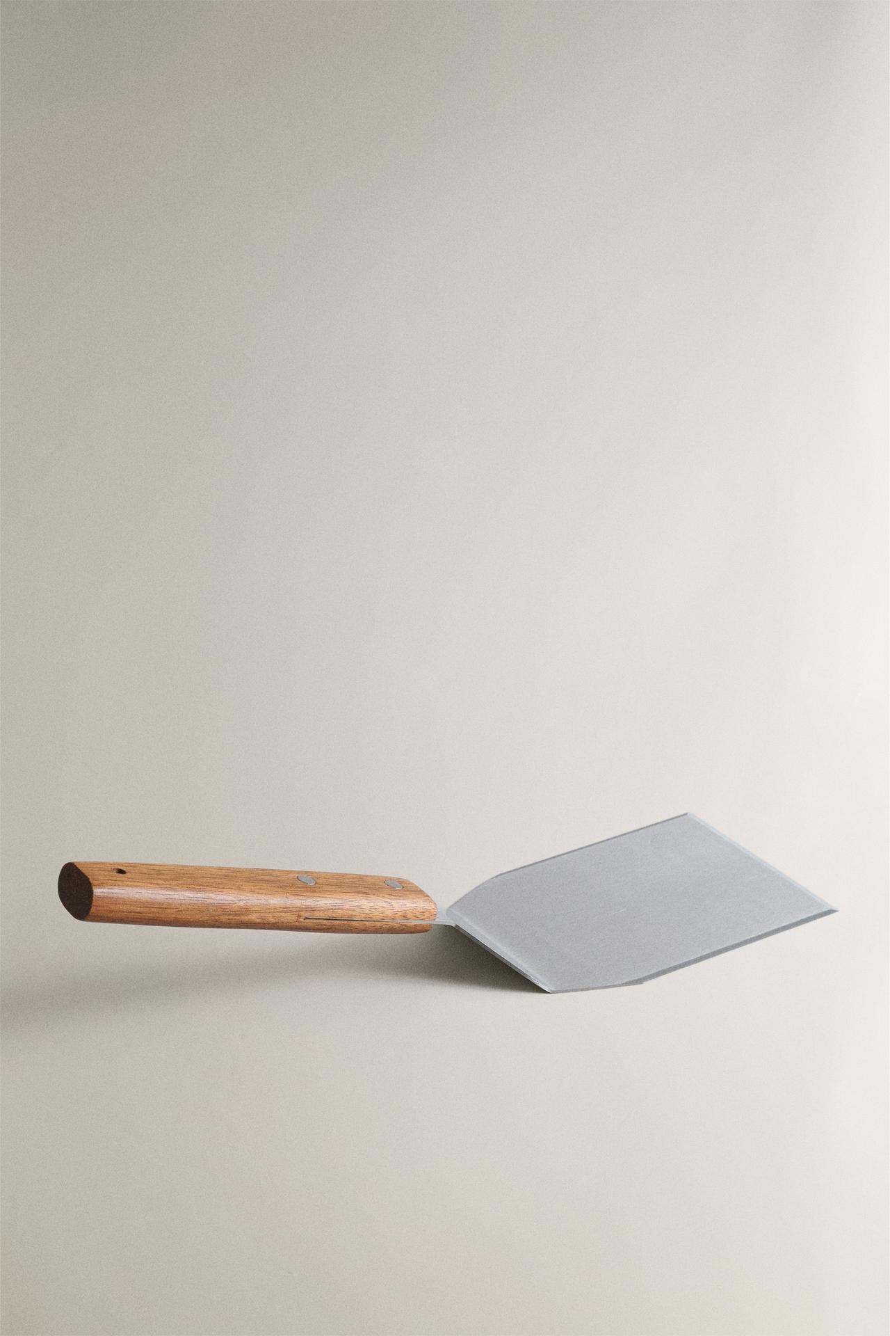 STEEL AND WOOD BURGER SPATULA — Steel