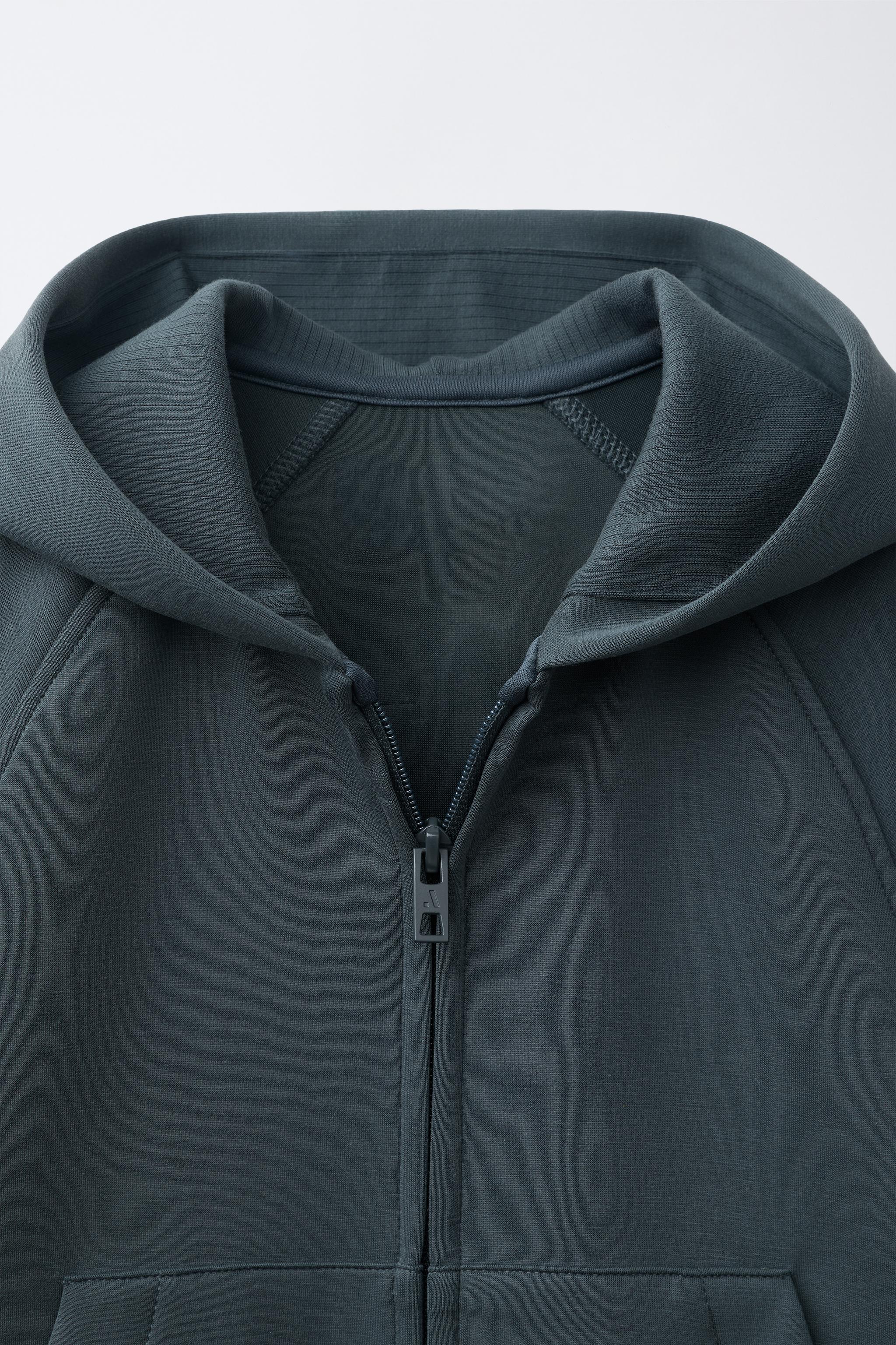 SPORTY ZIP-UP HOODIE