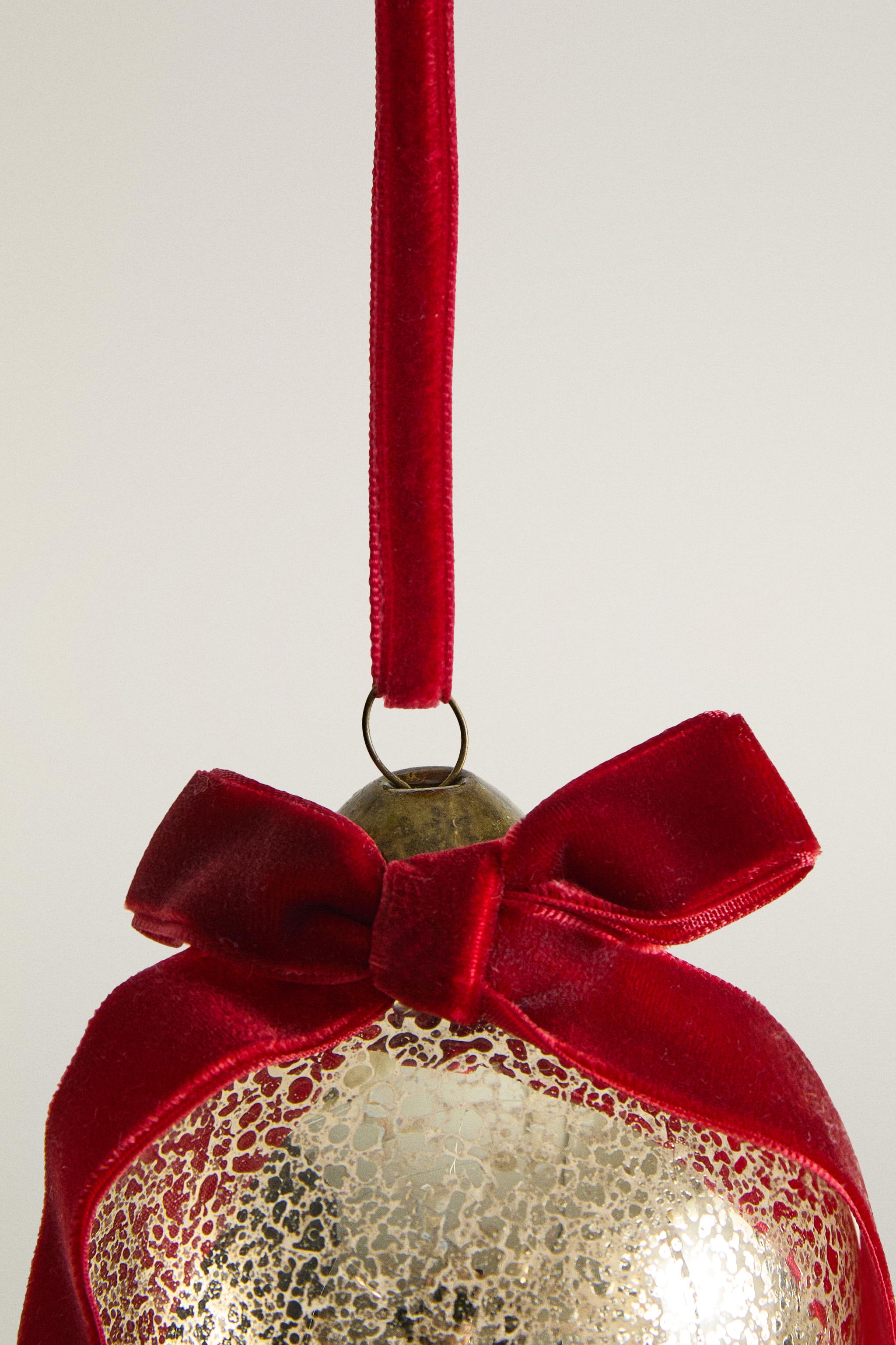 CHRISTMAS BAUBLE DECORATION WITH BOW