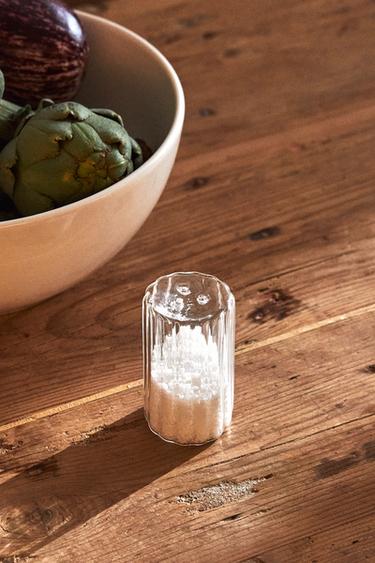 BOROSILICATE GLASS SALT SHAKER - 990 by Zara