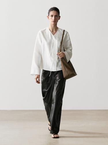 Camisa fluida detalle pechera - Blanco de Zara - Imagen 0