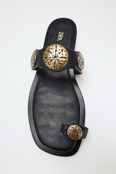 Zara FLAT SANDALS WITH METALLIC DETAILS - Black